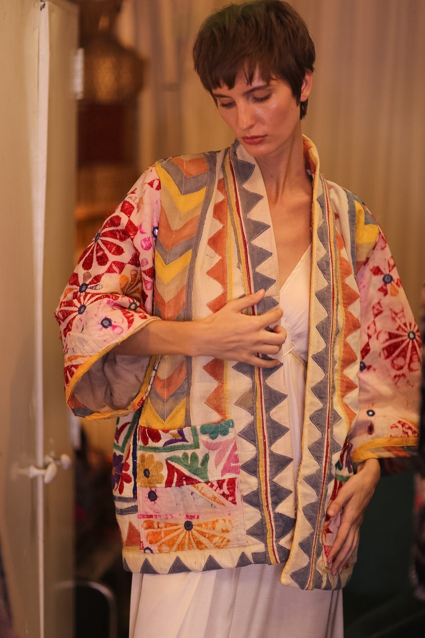 VINTAGE ANTIQUE EMBROIDERED SHORT KIMONO AMBERT - MOMO STUDIO BERLIN - Berlin Concept Store - sustainable & ethical fashion