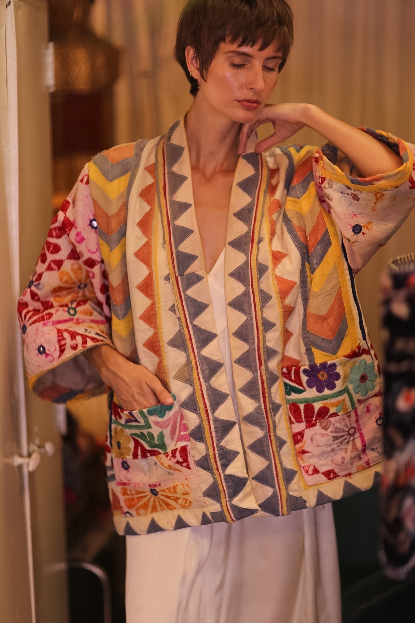 VINTAGE ANTIQUE EMBROIDERED SHORT KIMONO AMBERT - MOMO STUDIO BERLIN - Berlin Concept Store - sustainable & ethical fashion