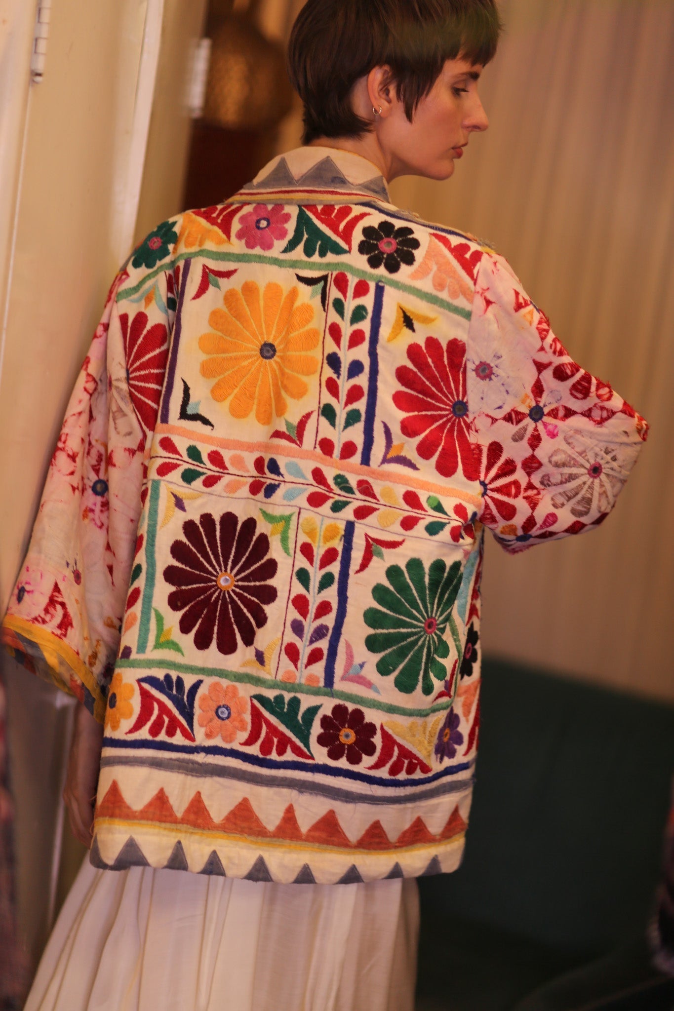 VINTAGE ANTIQUE EMBROIDERED SHORT KIMONO AMBERT - MOMO STUDIO BERLIN - Berlin Concept Store - sustainable & ethical fashion