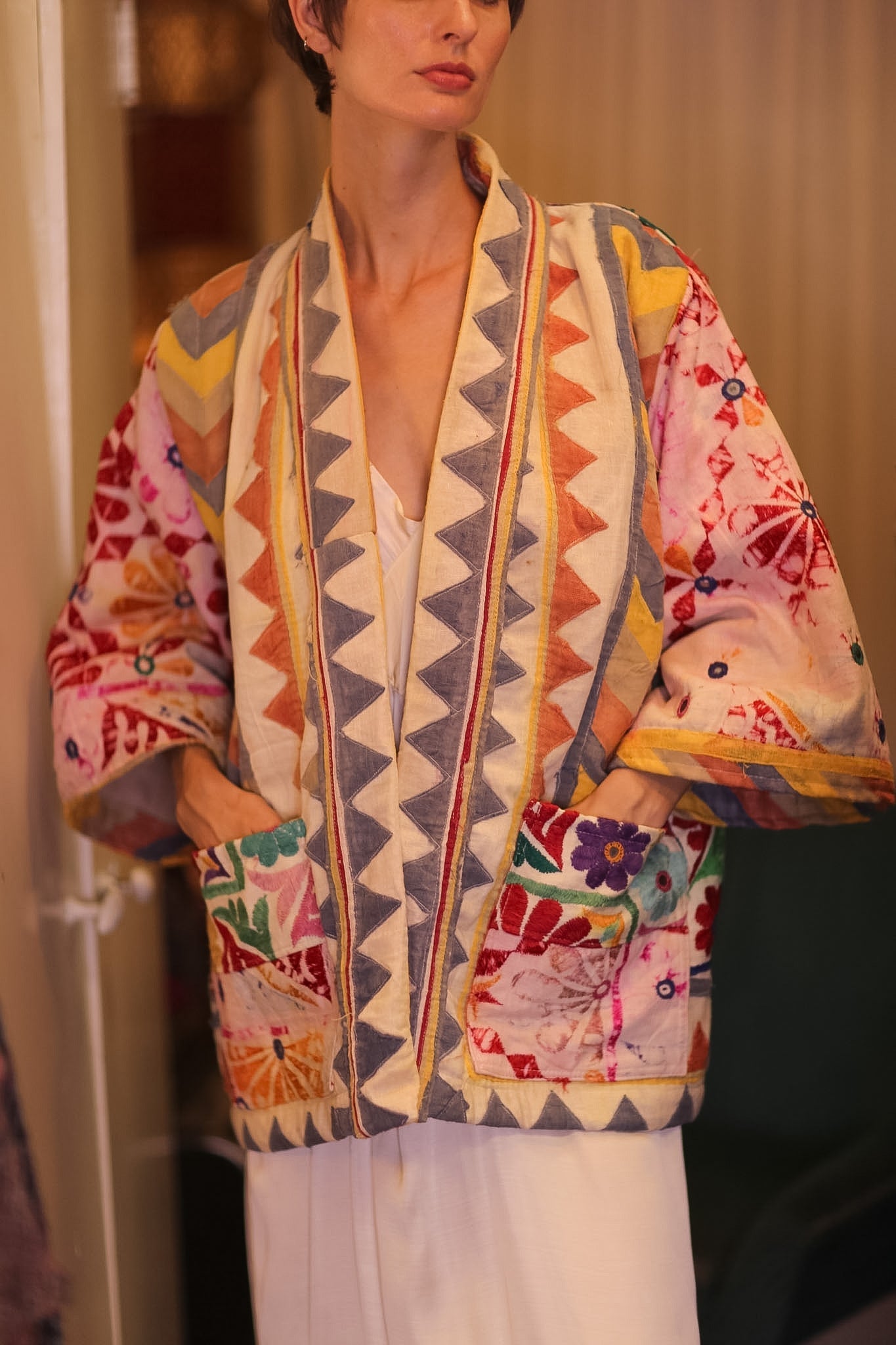 VINTAGE ANTIQUE EMBROIDERED SHORT KIMONO AMBERT - MOMO STUDIO BERLIN - Berlin Concept Store - sustainable & ethical fashion