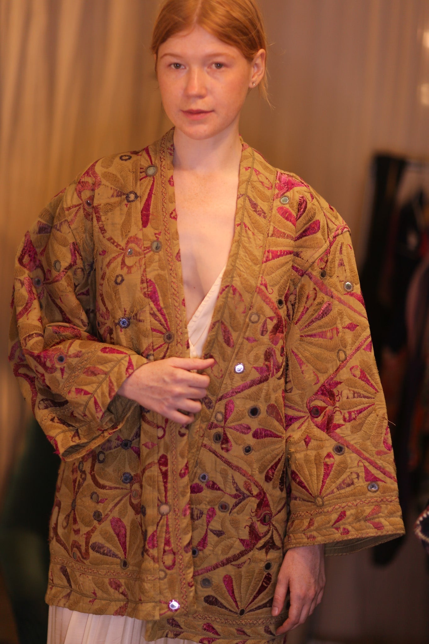 VINTAGE STYLE EMBROIDERED SHORT KIMONO MIAKA - MOMO STUDIO BERLIN - Berlin Concept Store - sustainable & ethical fashion