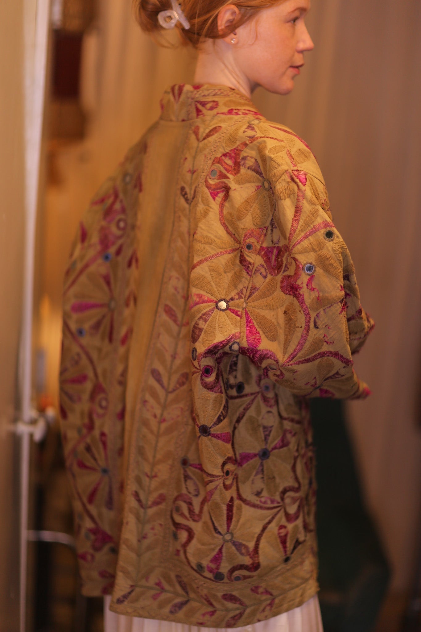 VINTAGE STYLE EMBROIDERED SHORT KIMONO MIAKA - MOMO STUDIO BERLIN - Berlin Concept Store - sustainable & ethical fashion