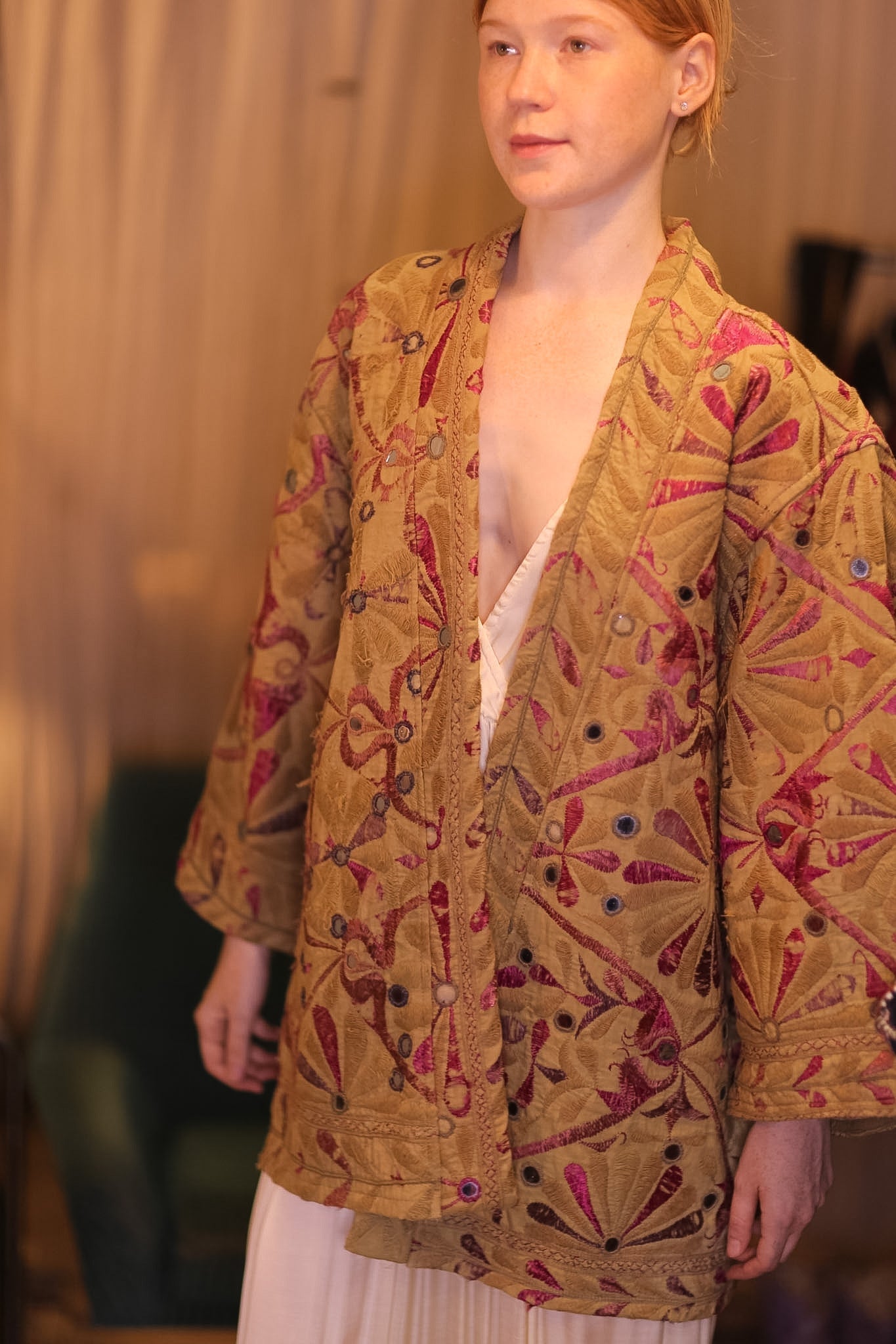 VINTAGE STYLE EMBROIDERED SHORT KIMONO MIAKA - MOMO STUDIO BERLIN - Berlin Concept Store - sustainable & ethical fashion