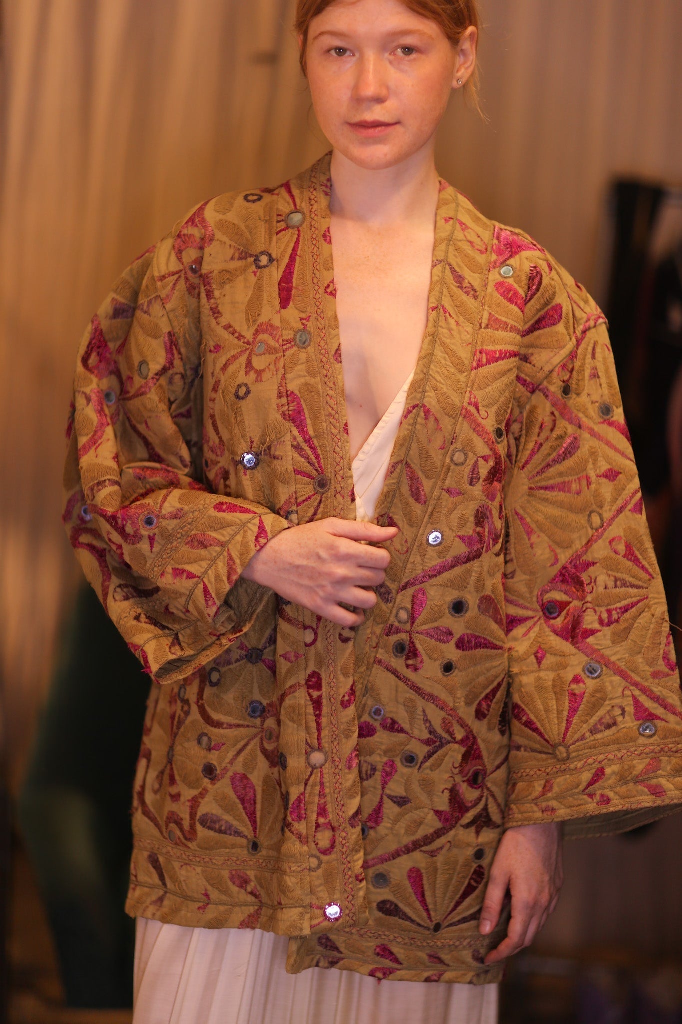VINTAGE STYLE EMBROIDERED SHORT KIMONO MIAKA - MOMO STUDIO BERLIN - Berlin Concept Store - sustainable & ethical fashion