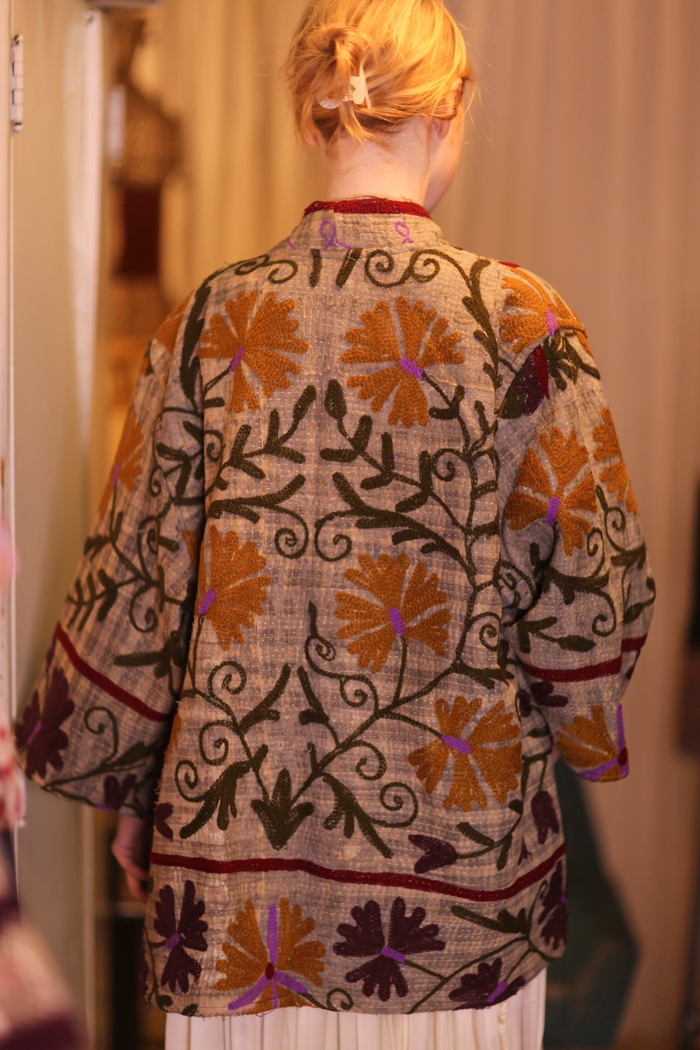 VINTAGE STYLE EMBROIDERED SHORT KIMONO MONTY HUĀ - MOMO STUDIO BERLIN - Berlin Concept Store - sustainable & ethical fashion