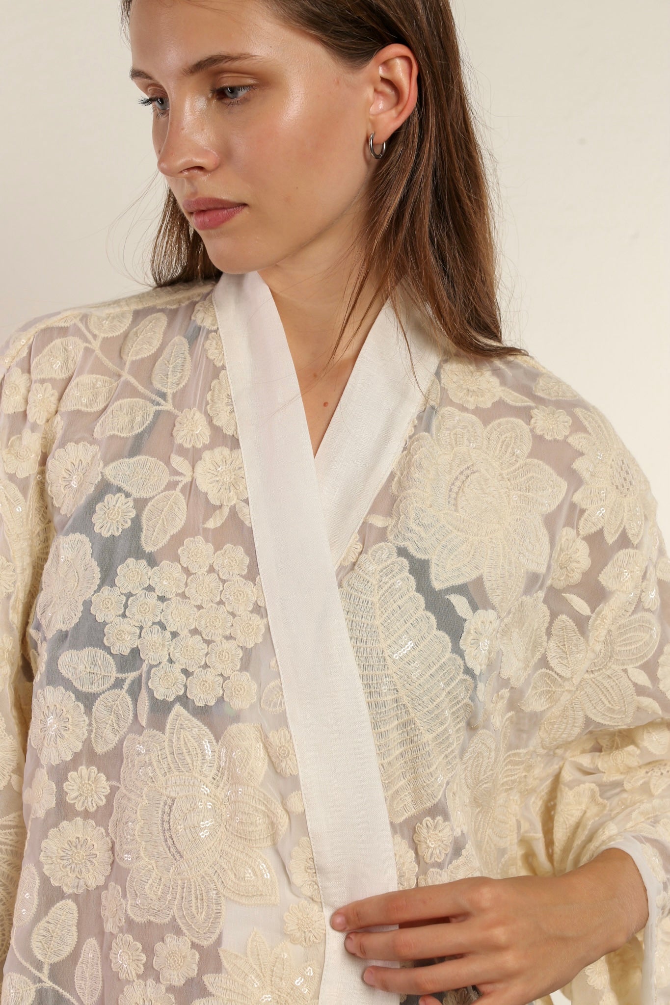 WHITE CREAM LACE FLOWER KIMONO - MOMO STUDIO BERLIN - Berlin Concept Store - sustainable & ethical fashion