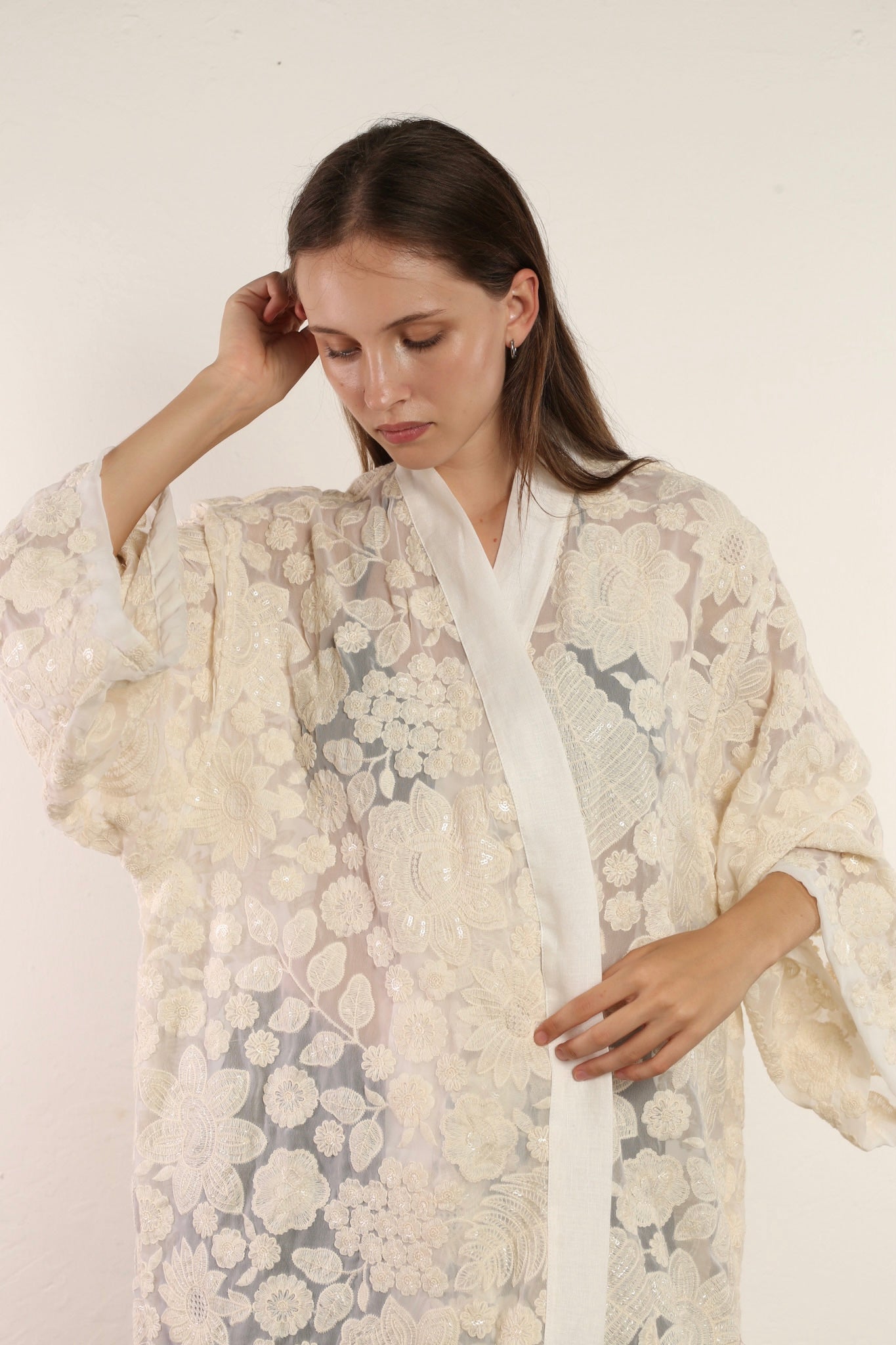 WHITE CREAM LACE FLOWER KIMONO - MOMO STUDIO BERLIN - Berlin Concept Store - sustainable & ethical fashion