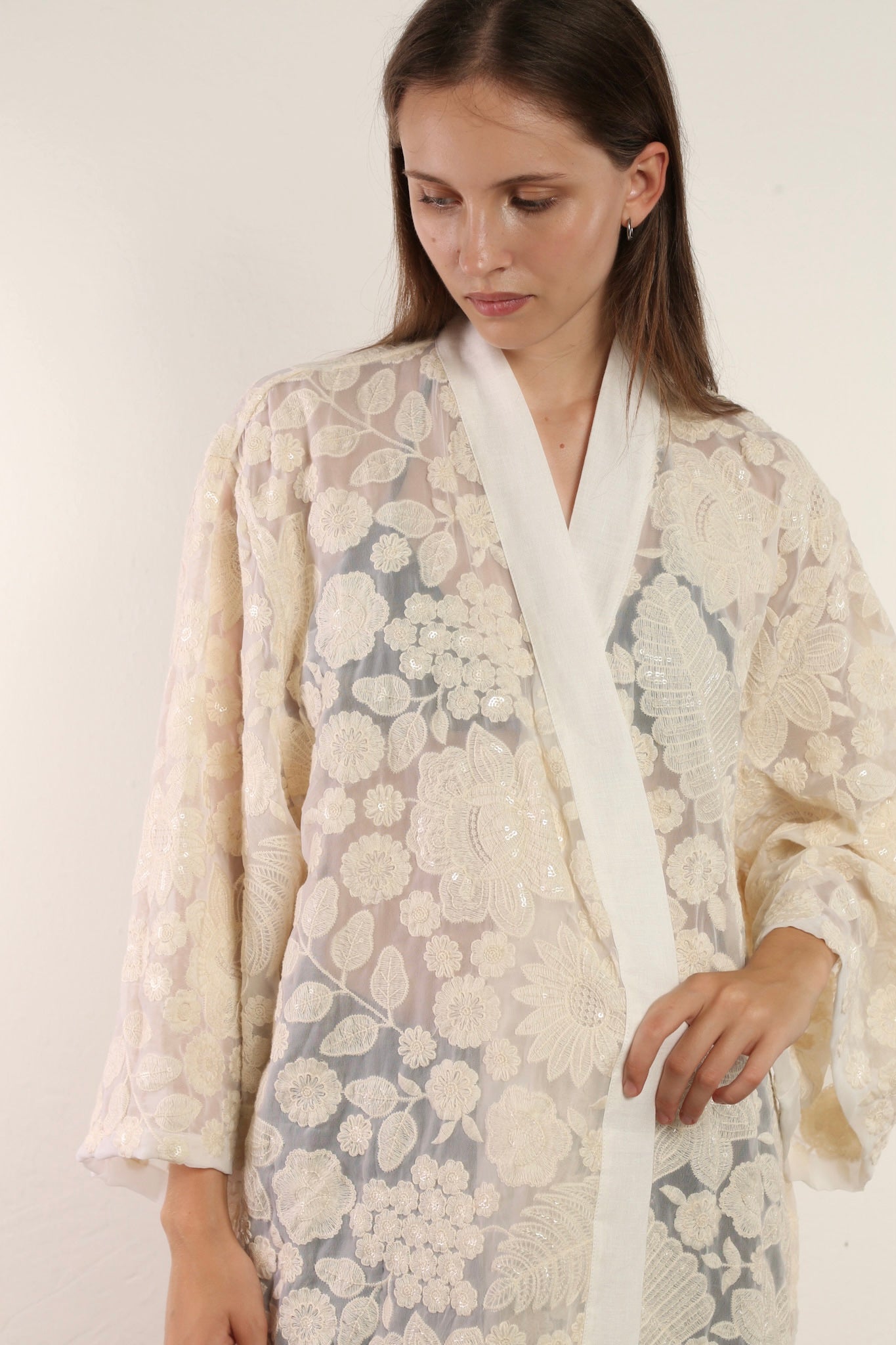 WHITE CREAM LACE FLOWER KIMONO - MOMO STUDIO BERLIN - Berlin Concept Store - sustainable & ethical fashion