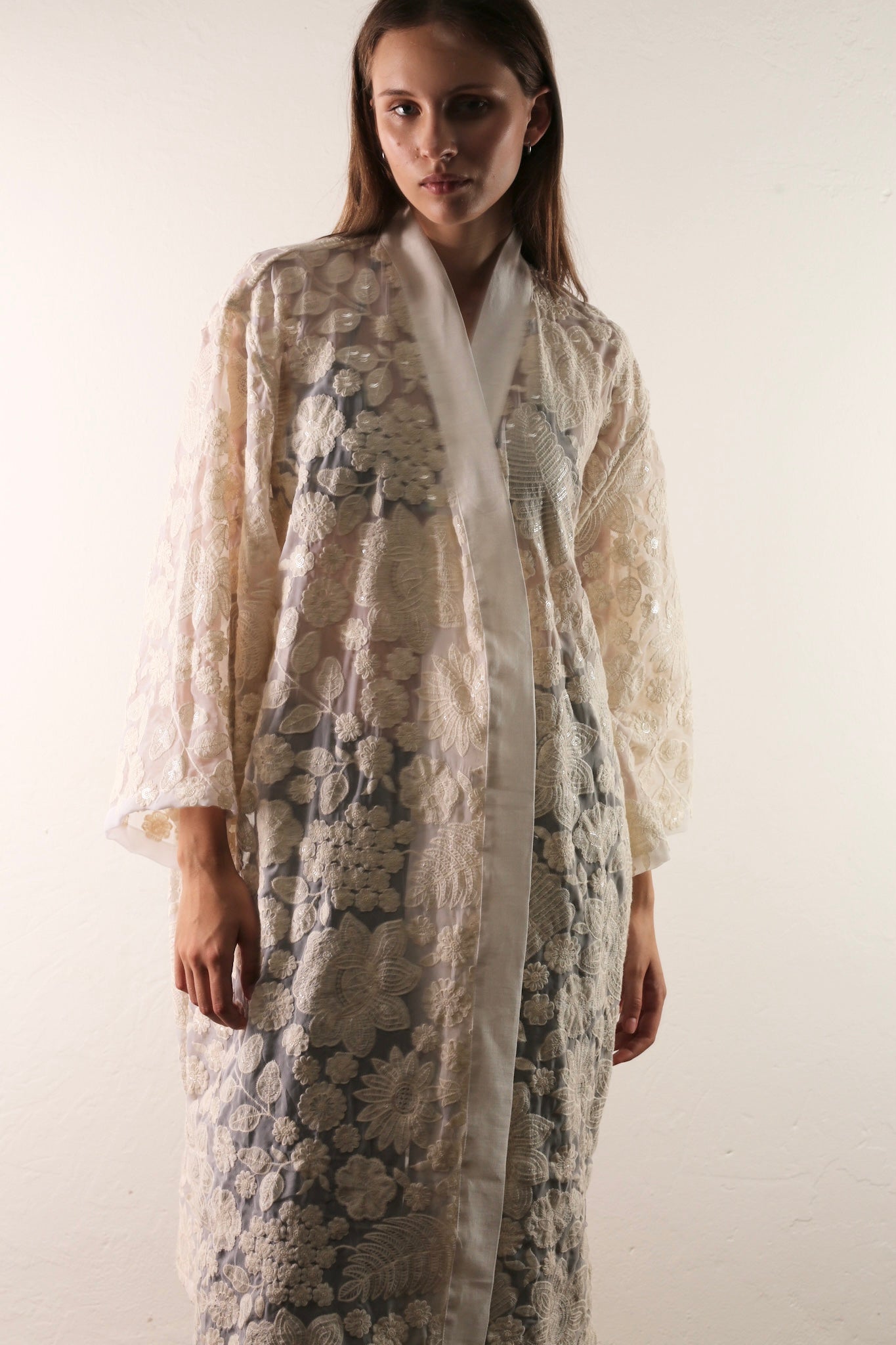 WHITE CREAM LACE FLOWER KIMONO - MOMO STUDIO BERLIN - Berlin Concept Store - sustainable & ethical fashion