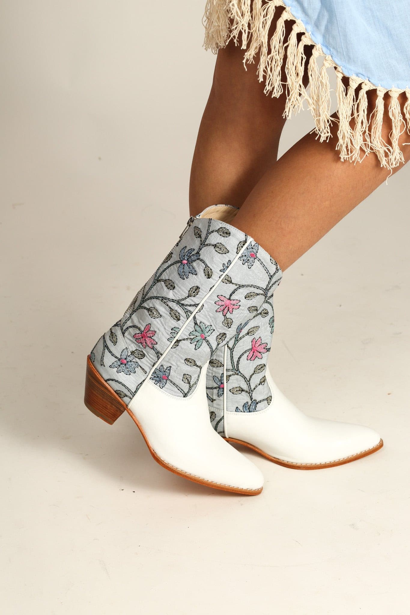 WHITE LIGHT BLUE EMBROIDERED BOOTS LISA - MOMO STUDIO BERLIN - Berlin Concept Store - sustainable & ethical fashion