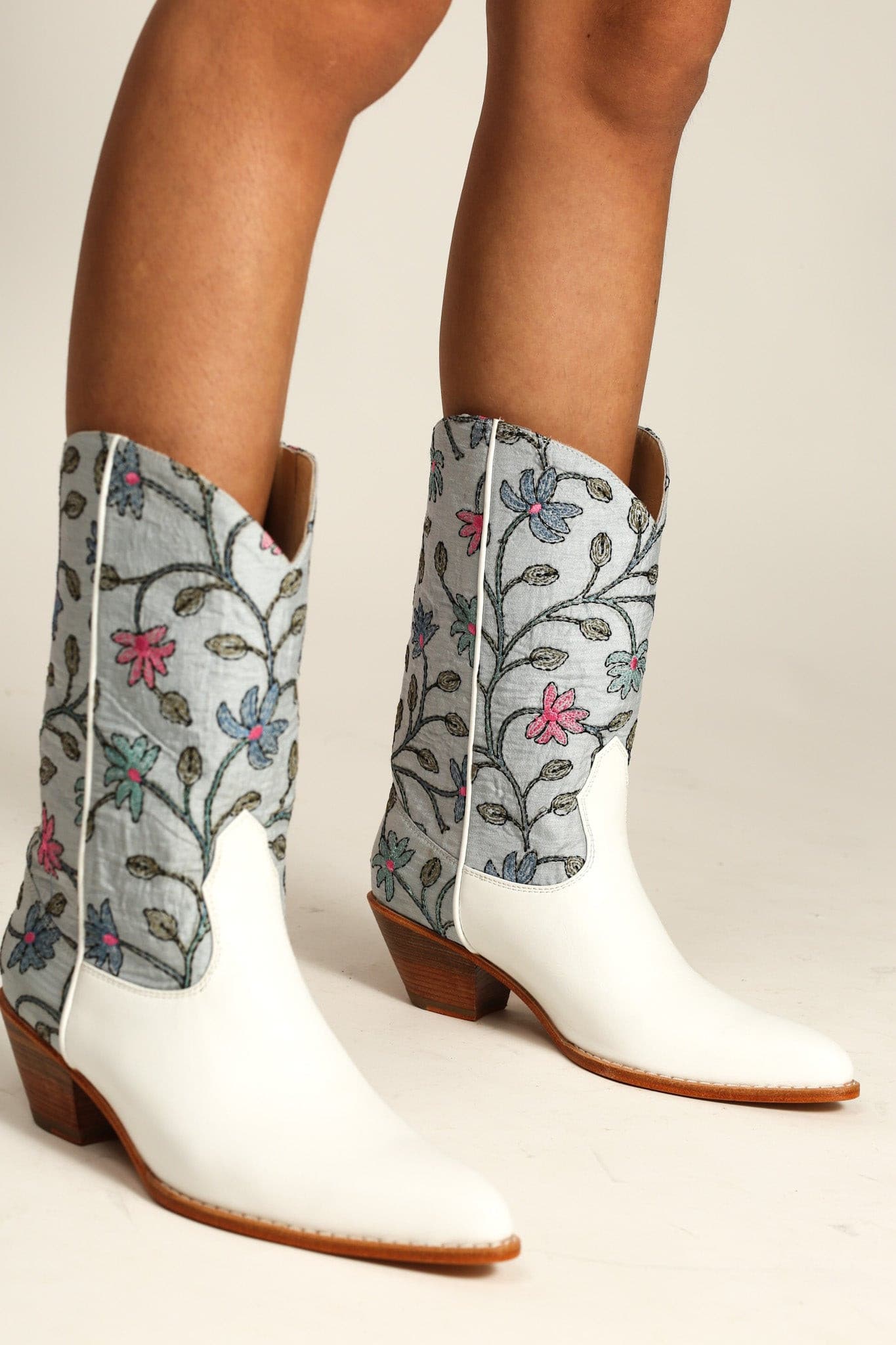 WHITE LIGHT BLUE EMBROIDERED BOOTS LISA - MOMO STUDIO BERLIN - Berlin Concept Store - sustainable & ethical fashion