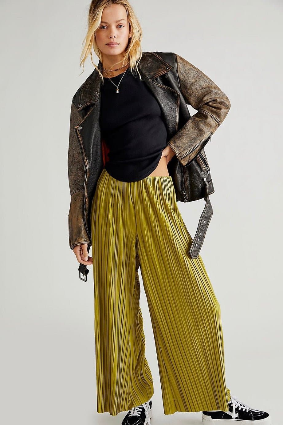 WINONA PLEATED FLARE PANTS - MOMO STUDIO BERLIN - Berlin Concept Store - sustainable & ethical fashion