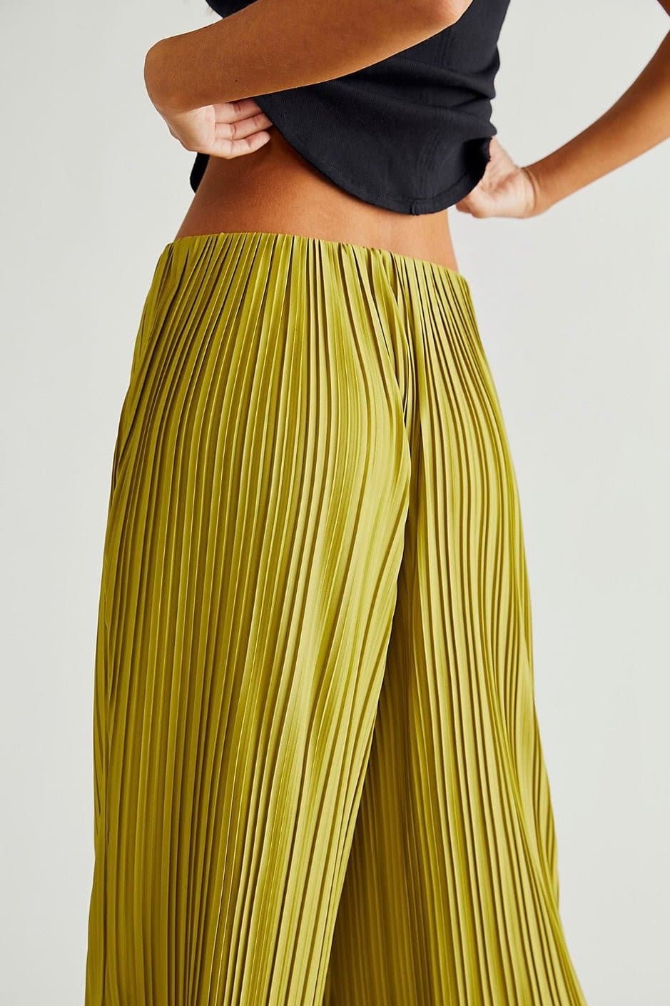 WINONA PLEATED FLARE PANTS - MOMO STUDIO BERLIN - Berlin Concept Store - sustainable & ethical fashion