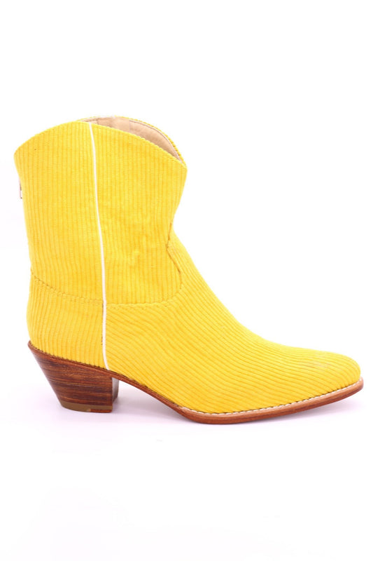 YELLOW CORDUROY BOOTIES LINNEAH - MOMO STUDIO BERLIN - Berlin Concept Store - sustainable & ethical fashion