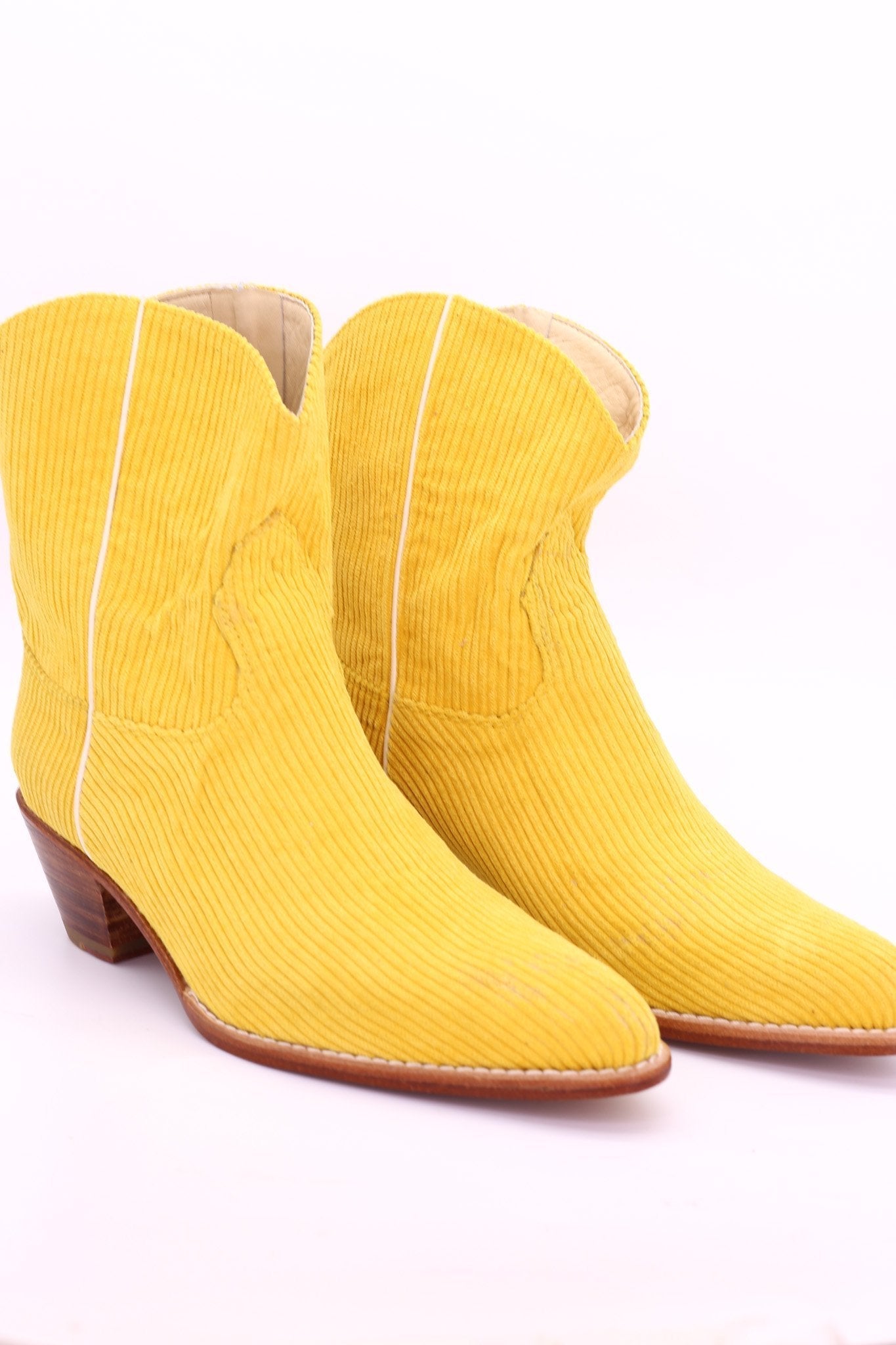 YELLOW CORDUROY BOOTIES LINNEAH - MOMO STUDIO BERLIN - Berlin Concept Store - sustainable & ethical fashion