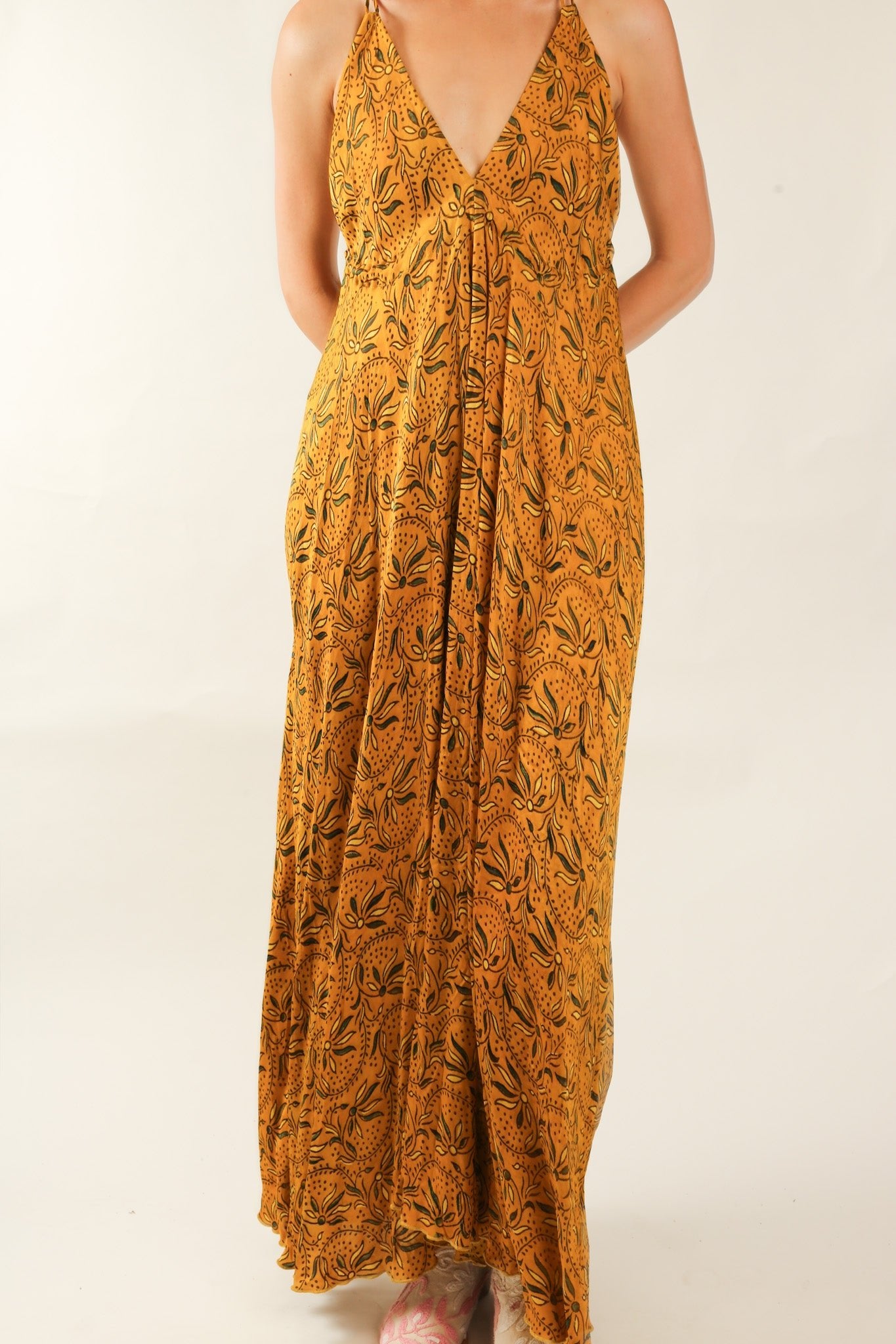 YELLOW SILK OPEN BACK SHOULDER DRESS FRANKIS - MOMO STUDIO BERLIN - Berlin Concept Store - sustainable & ethical fashion