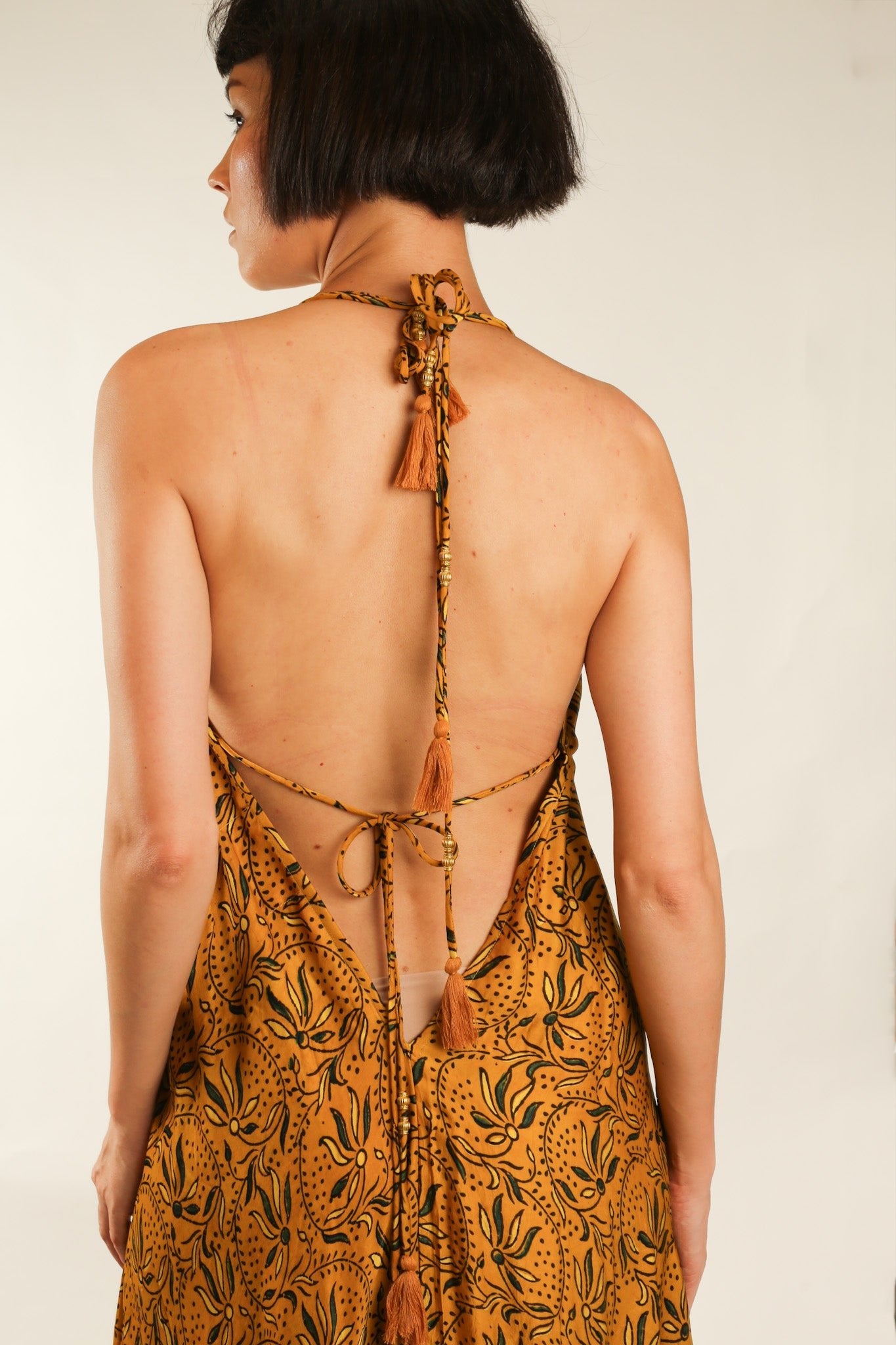 YELLOW SILK OPEN BACK SHOULDER DRESS FRANKIS - MOMO STUDIO BERLIN - Berlin Concept Store - sustainable & ethical fashion