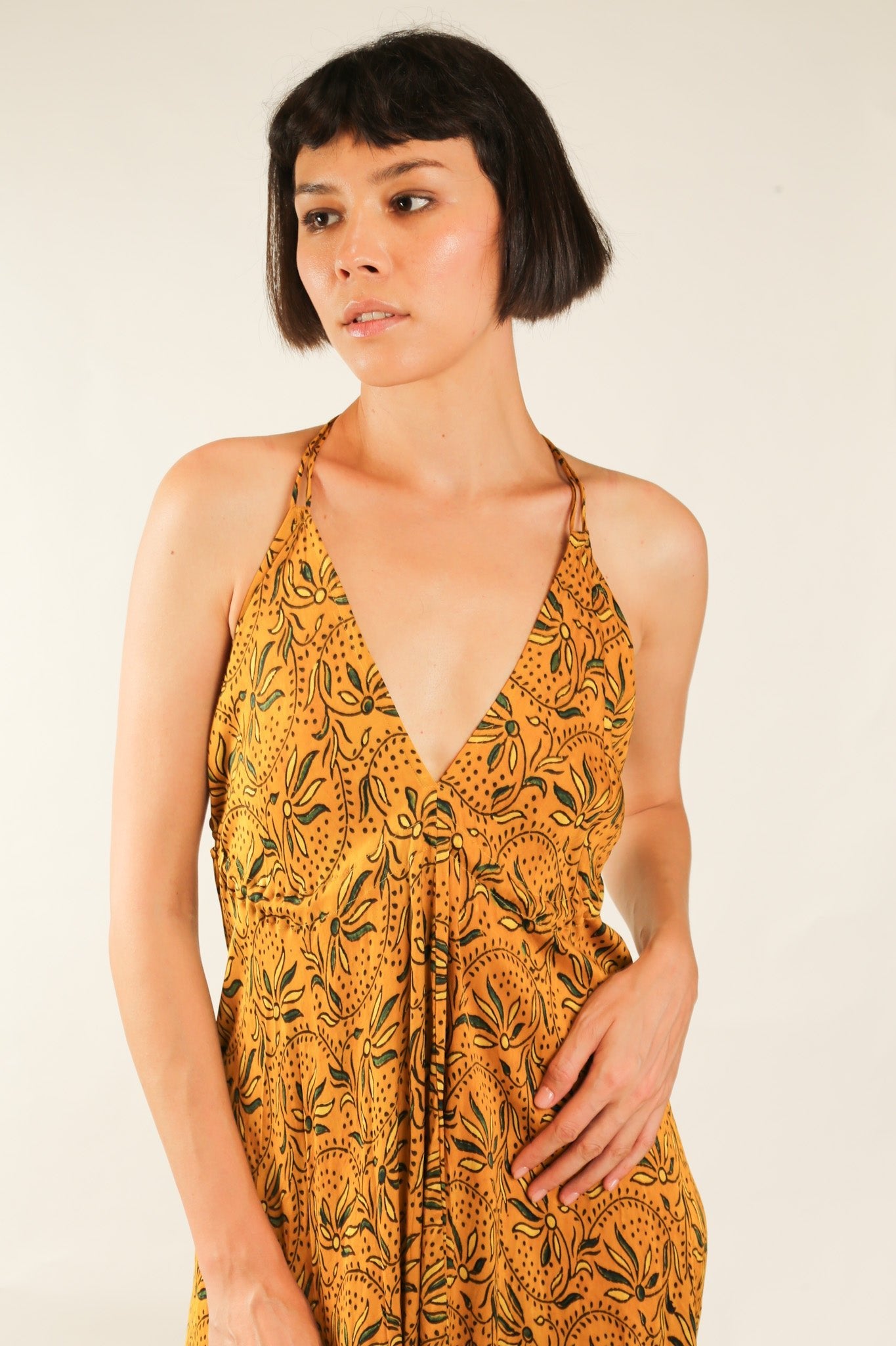 YELLOW SILK OPEN BACK SHOULDER DRESS FRANKIS - MOMO STUDIO BERLIN - Berlin Concept Store - sustainable & ethical fashion