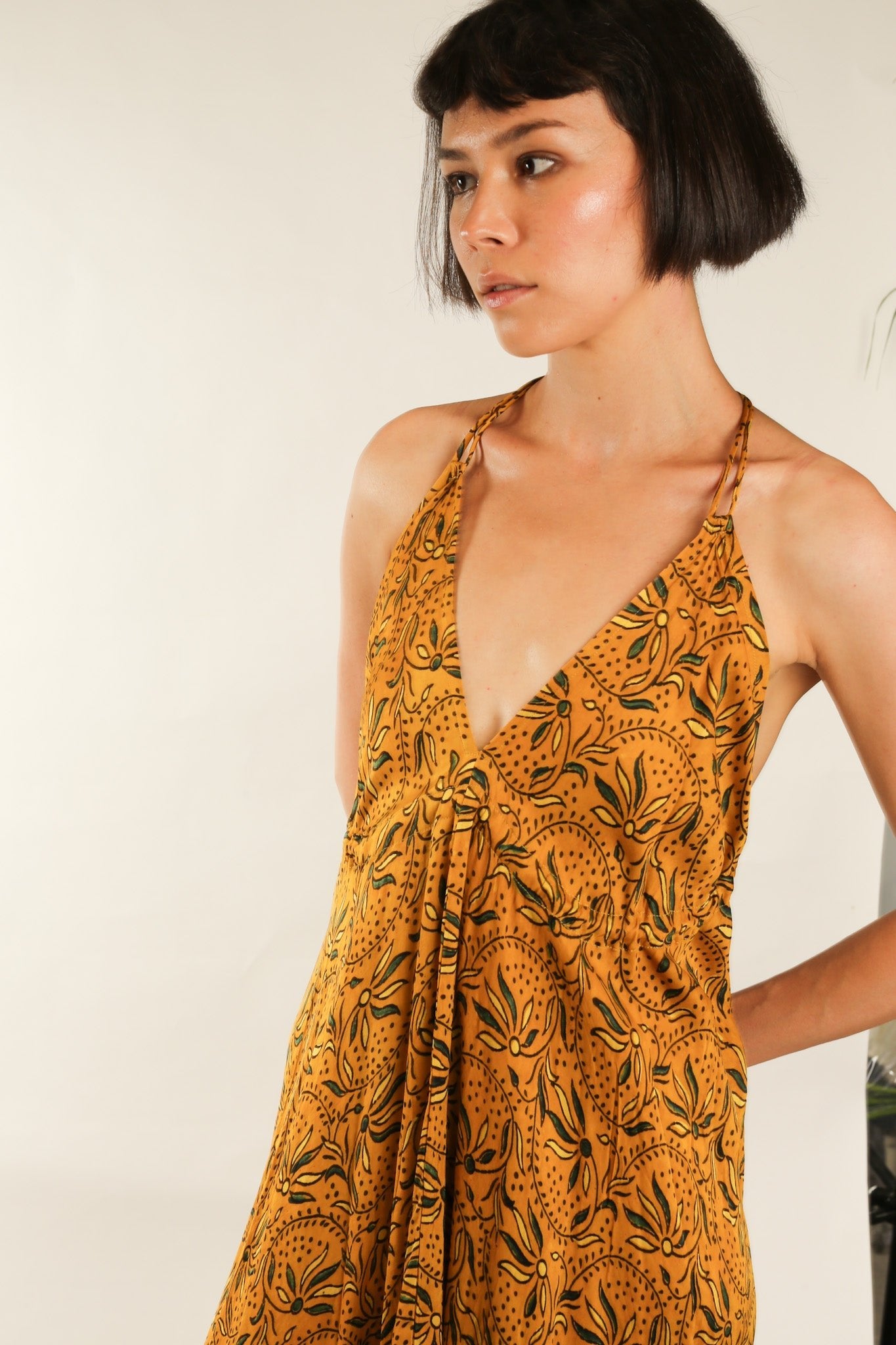 YELLOW SILK OPEN BACK SHOULDER DRESS FRANKIS - MOMO STUDIO BERLIN - Berlin Concept Store - sustainable & ethical fashion