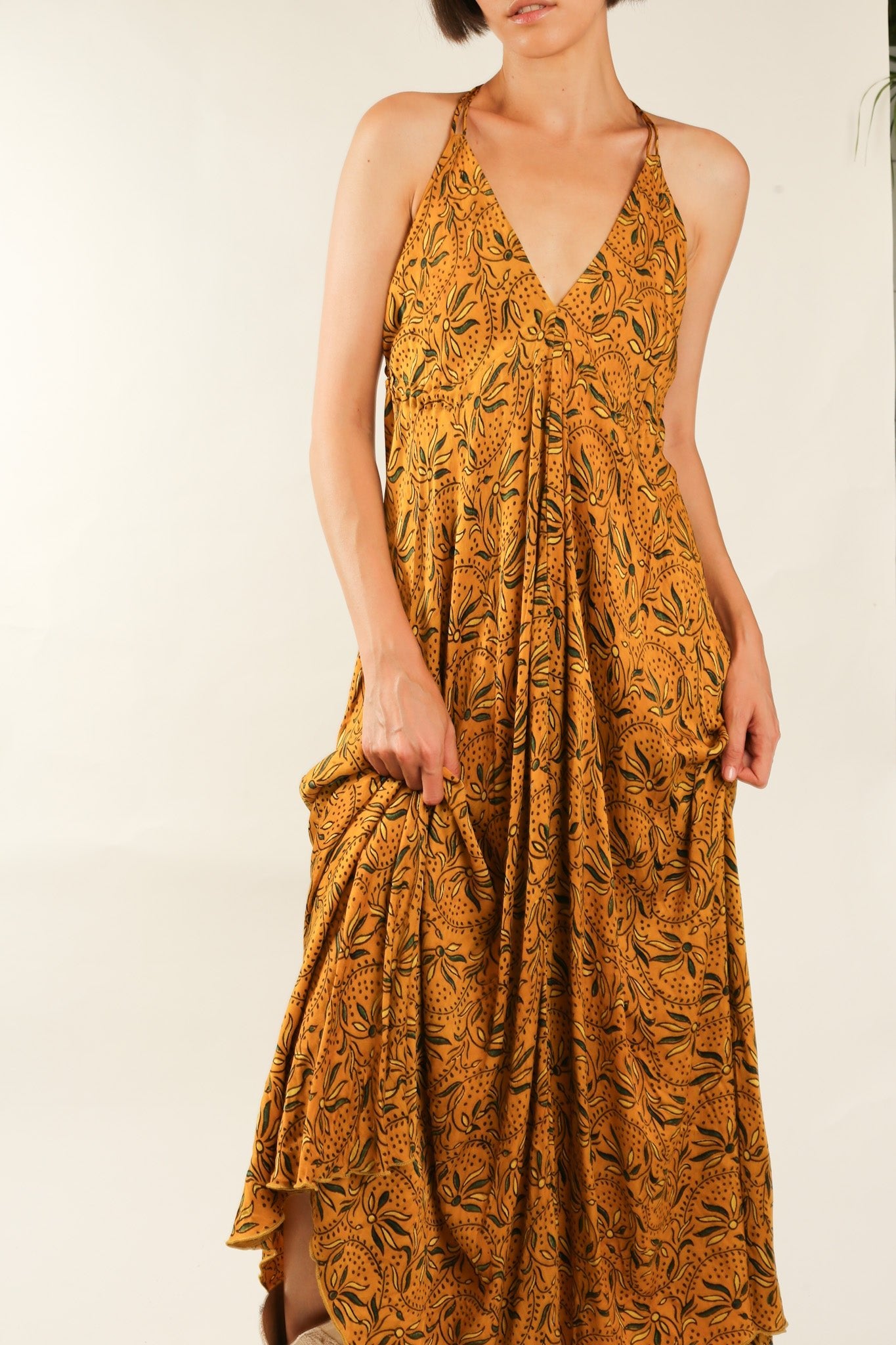 YELLOW SILK OPEN BACK SHOULDER DRESS FRANKIS - MOMO STUDIO BERLIN - Berlin Concept Store - sustainable & ethical fashion