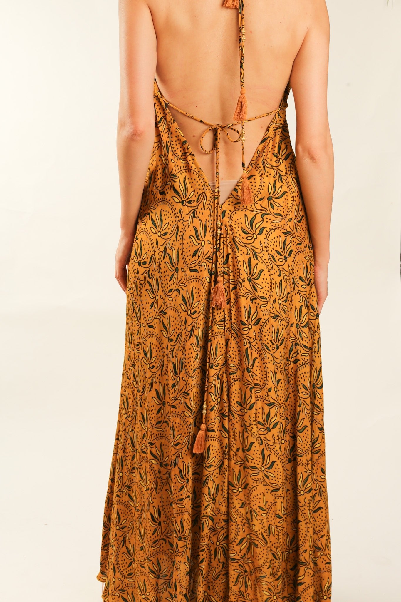 YELLOW SILK OPEN BACK SHOULDER DRESS FRANKIS - MOMO STUDIO BERLIN - Berlin Concept Store - sustainable & ethical fashion