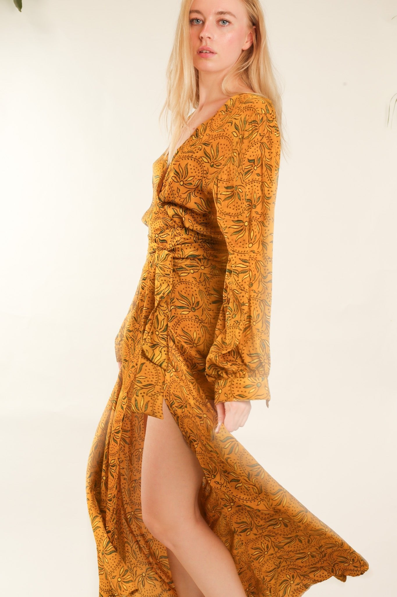 YELLOW SILK WRAP DRESS LOTIZIA - MOMO STUDIO BERLIN - Berlin Concept Store - sustainable & ethical fashion