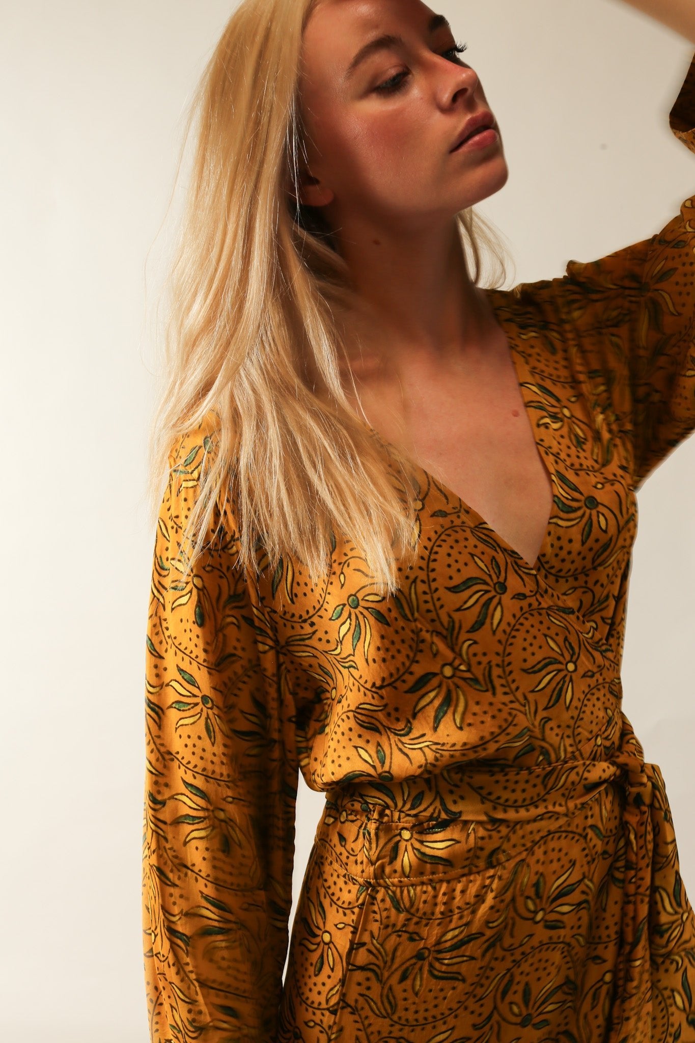 YELLOW SILK WRAP DRESS LOTIZIA - MOMO STUDIO BERLIN - Berlin Concept Store - sustainable & ethical fashion