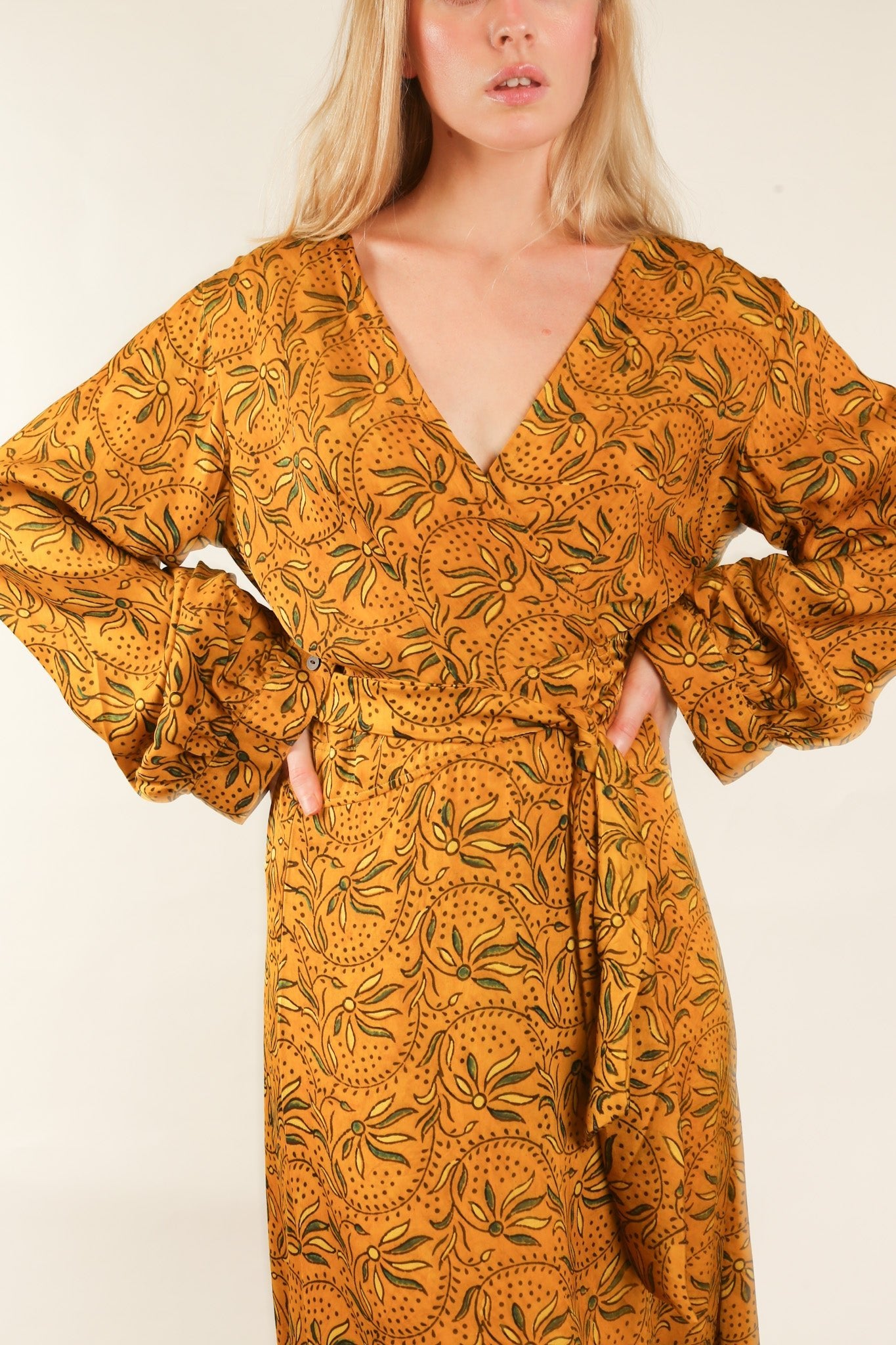 YELLOW SILK WRAP DRESS LOTIZIA - MOMO STUDIO BERLIN - Berlin Concept Store - sustainable & ethical fashion