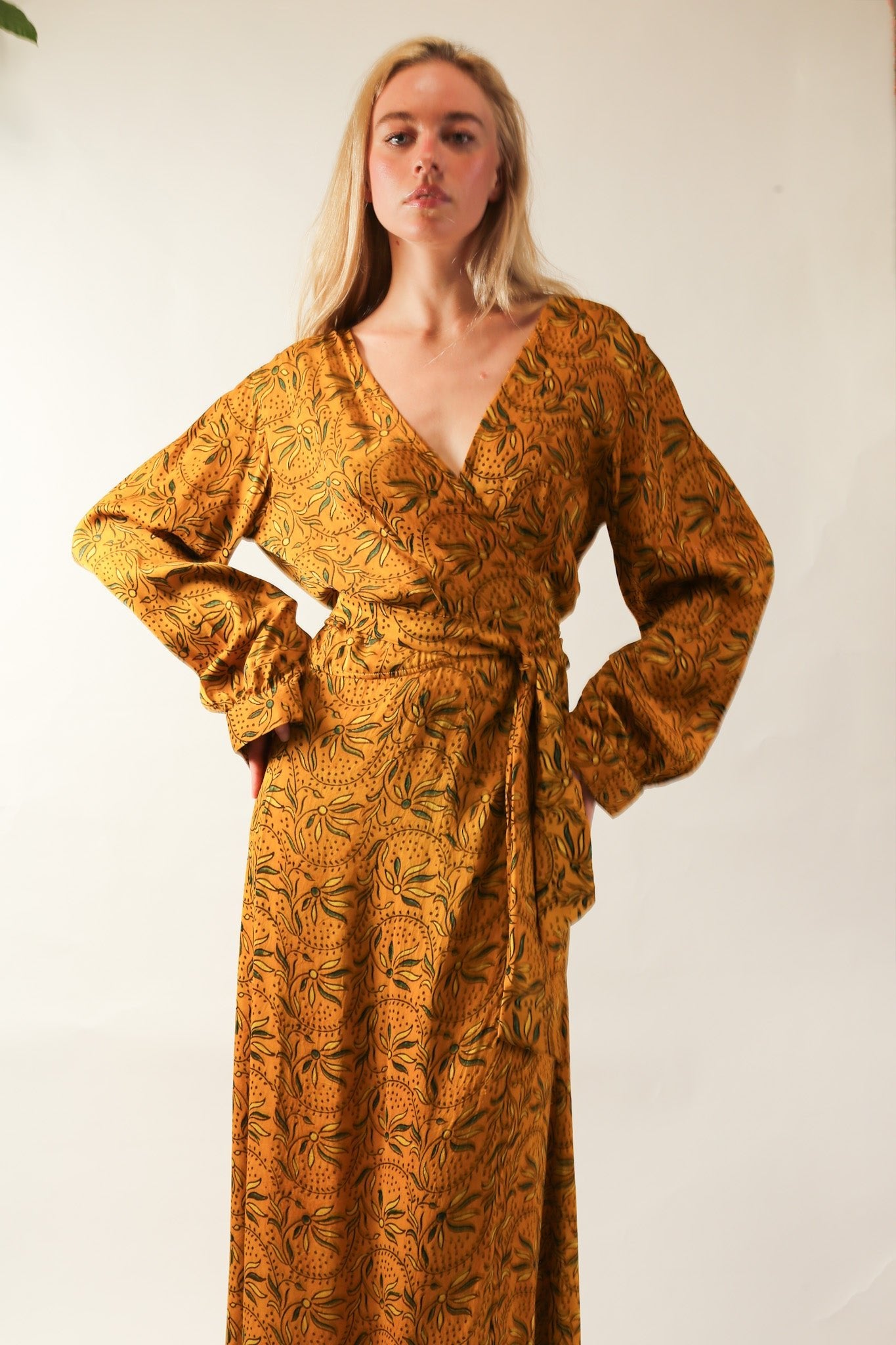 YELLOW SILK WRAP DRESS LOTIZIA - MOMO STUDIO BERLIN - Berlin Concept Store - sustainable & ethical fashion